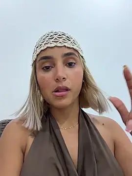LoisC online show from July 26, 2026, 1:56 am