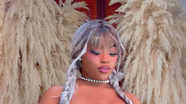 TiannahGlow online show from July 26, 2026, 4:14 pm
