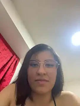 FERNANDA-ROSE online show from April 26, 2026, 4:54 am