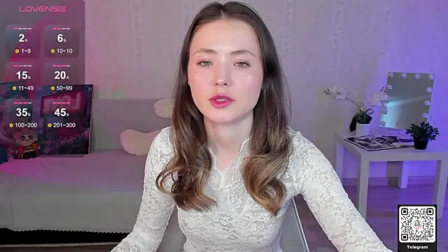 LinnLove online show from April 24, 2026, 7:10 am