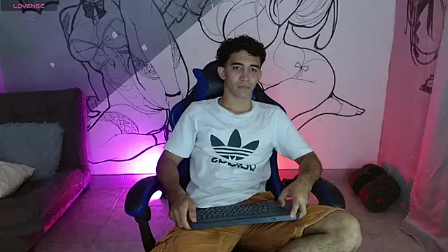 caius bigcock1 online show from May 18, 2026, 12:32 pm