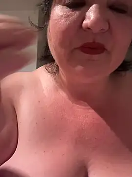 Snapshot of curvymilfmicha chatting on July 15, 2026, 10:39 pm curvymilfmicha online show from July 15, 2026, 10:39 pm