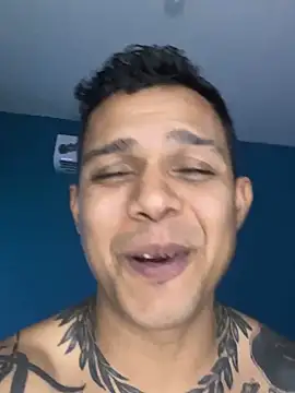 Candela3333 online show from April 21, 2026, 1:42 am