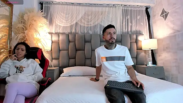 StevenAndLaura online show from July 19, 2026, 4:54 am