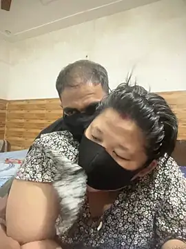 hot-couple-0 online show from August 4, 2026, 5:28 pm