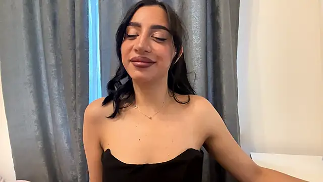 AngellaBarbini online show from June 14, 2026, 1:12 pm
