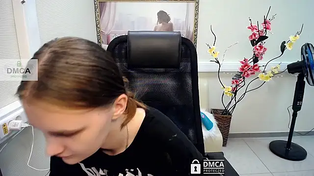  donnaSia  online show from July 16, 2026, 10:01 am