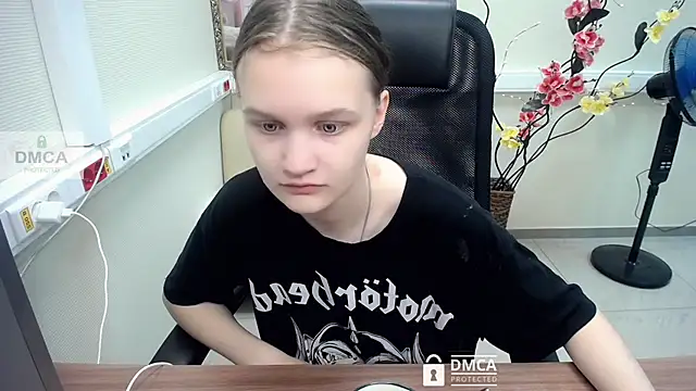  donnaSia  online show from July 17, 2026, 10:12 am