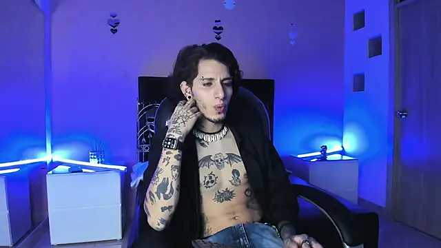 Vergil Noir  online show from April 23, 2026, 5:03 am