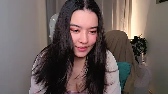 MomoRins online show from May 13, 2026, 9:55 pm