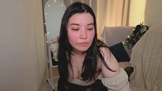 MomoRins online show from May 18, 2026, 10:03 pm