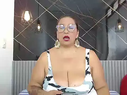 Snapshot of BarbaraGraf chatting on May 5, 2026, 12:19 pm BarbaraGraf online show from May 5, 2026, 12:19 pm