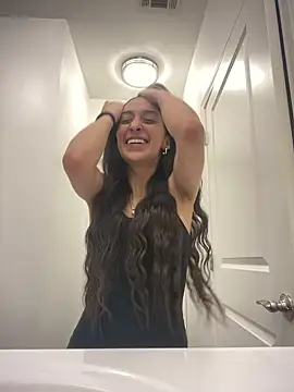 leenachanel online show from April 23, 2026, 7:48 pm