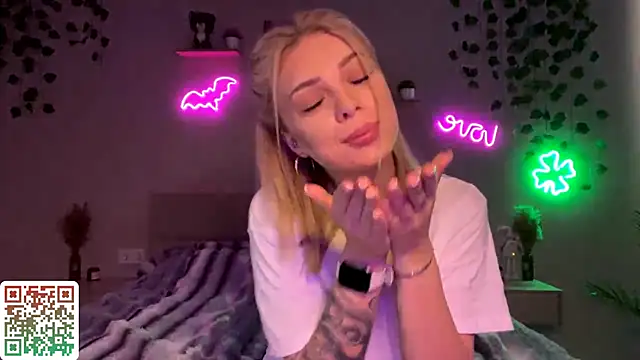 CandyRass online show from May 10, 2026, 6:17 am
