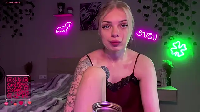 CandyRass online show from June 7, 2026, 8:19 am
