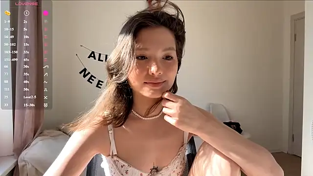 RochelTrewhitt online show from June 6, 2026, 1:38 pm