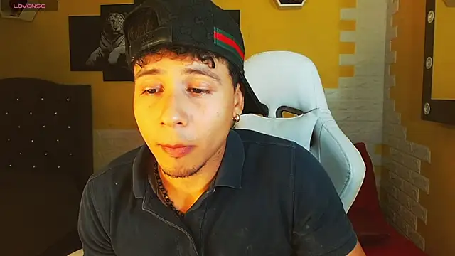 jbarto  online show from May 8, 2026, 11:52 pm