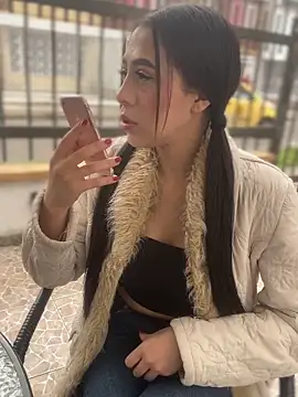 Ferrari Pinkk online show from April 23, 2026, 6:09 pm