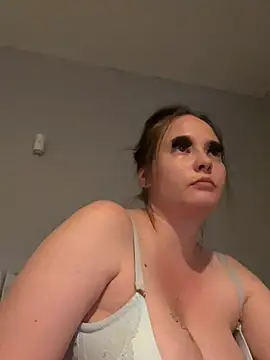 Poppylooloo online show from May 25, 2026, 8:07 pm