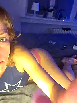 SweetLuc11 online show from May 4, 2026, 1:42 am