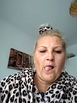 Divineblond online show from October 27, 2025, 10:05 am