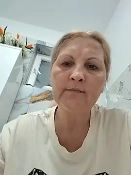 Divineblond online show from April 25, 2026, 8:28 pm