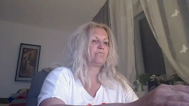 Divineblond online show from May 8, 2026, 11:41 pm