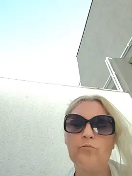 Divineblond online show from July 10, 2026, 6:08 pm