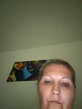 Divineblond online show from June 6, 2026, 9:09 pm