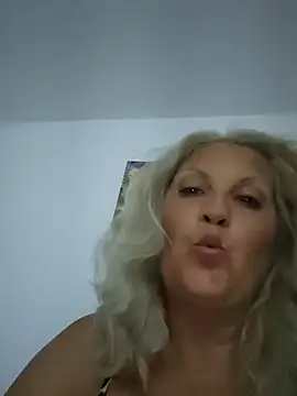 Divineblond online show from July 5, 2026, 10:38 pm