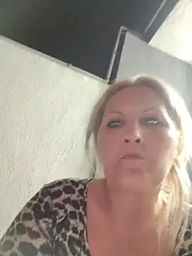 Divineblond online show from May 7, 2026, 7:17 pm