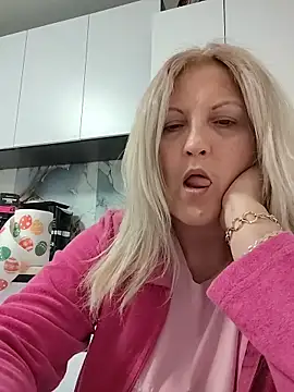 Divineblond online show from April 22, 2026, 10:27 pm