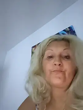 Divineblond online show from July 23, 2026, 10:38 pm