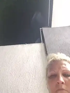 Divineblond online show from July 21, 2026, 7:04 pm