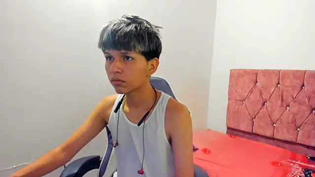 chick angel online show from June 3, 2026, 3:51 am