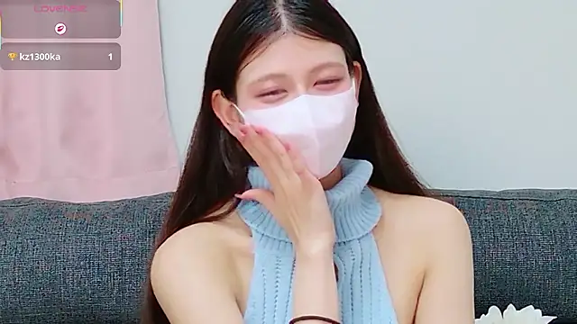 Lina caro  online show from April 25, 2026, 1:52 pm