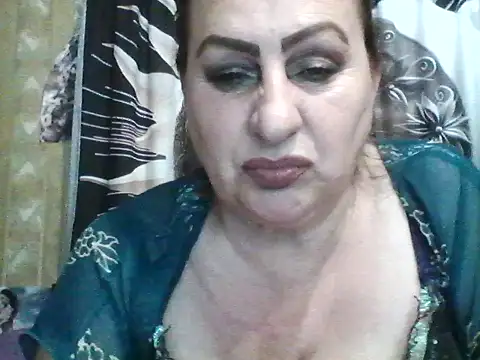 Snapshot of LoaqLovew chatting on June 17, 2026, 9:08 am LoaqLovew online show from June 17, 2026, 9:08 am
