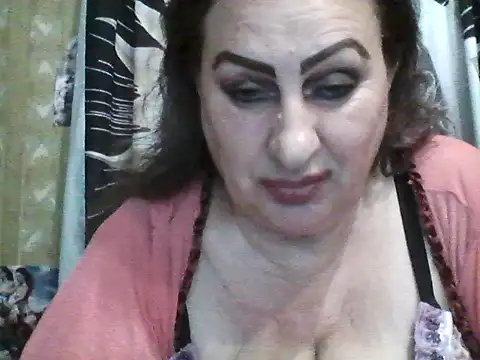 Snapshot of LoaqLovew chatting on June 29, 2026, 7:37 am LoaqLovew online show from June 29, 2026, 7:37 am