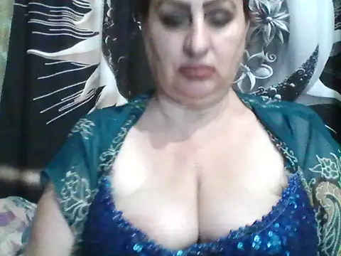 Snapshot of LoaqLovew chatting on July 7, 2026, 10:52 am LoaqLovew online show from July 7, 2026, 10:52 am