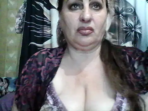 Snapshot of LoaqLovew chatting on June 18, 2026, 9:14 am LoaqLovew online show from June 18, 2026, 9:14 am