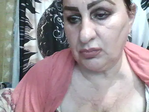 Snapshot of LoaqLovew chatting on June 22, 2026, 9:50 am LoaqLovew online show from June 22, 2026, 9:50 am