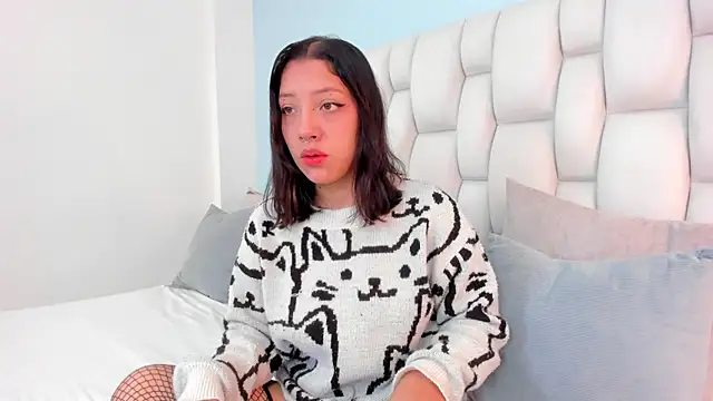 Snapshot of vayra_moon chatting on June 6, 2026, 12:54 pm vayra moon online show from June 6, 2026, 12:54 pm