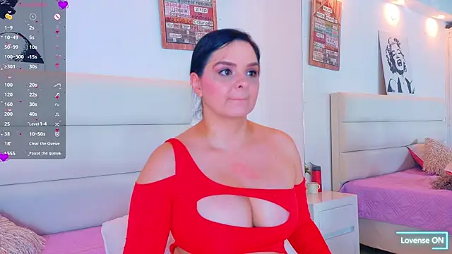 Isabellaa Reyes online show from May 23, 2026, 2:49 pm