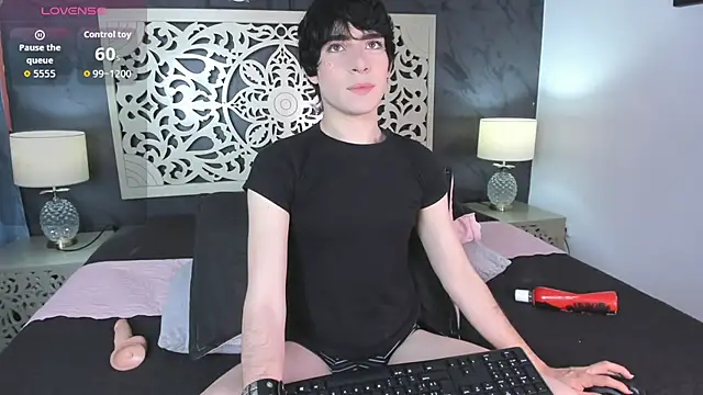 Snapshot of DemonFoxx chatting on July 10, 2026, 1:22 pm DemonFoxx online show from July 10, 2026, 1:22 pm