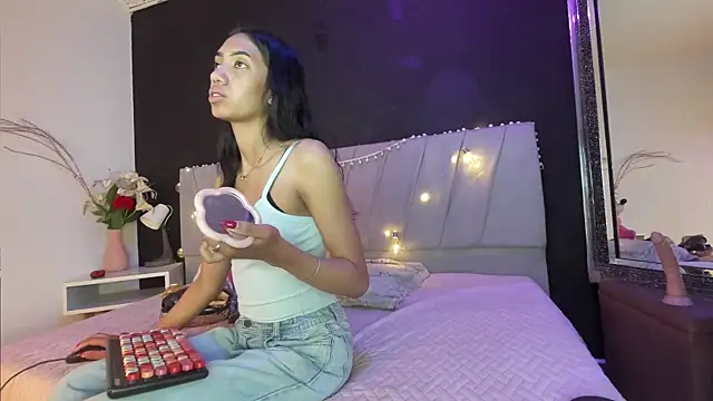 Snapshot of adharaharper chatting on May 18, 2026, 1:38 pm adharaharper online show from May 18, 2026, 1:38 pm