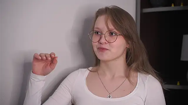 MarisaPuent online show from April 25, 2026, 4:37 am