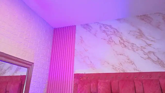 goldilockss15  online show from April 27, 2026, 11:30 am