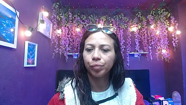 monik299 online show from May 14, 2026, 12:57 pm