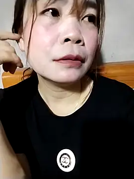 Snapshot of Squirt107 chatting on May 11, 2026, 3:19 am Squirt107 online show from May 11, 2026, 3:19 am