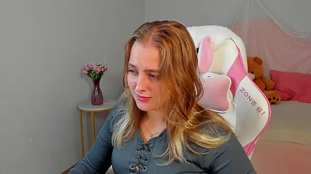 EllaBells online show from July 27, 2026, 5:03 am